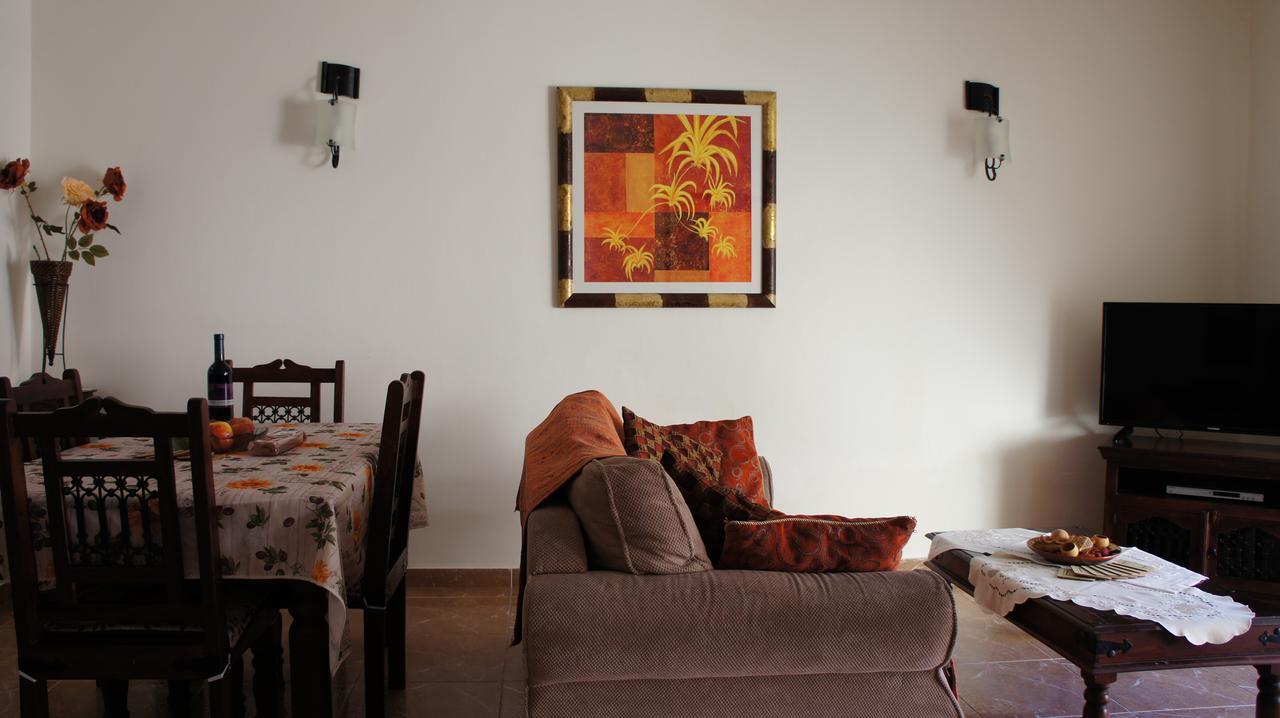 Townhouse Queens Gardens Paphos Esterno foto