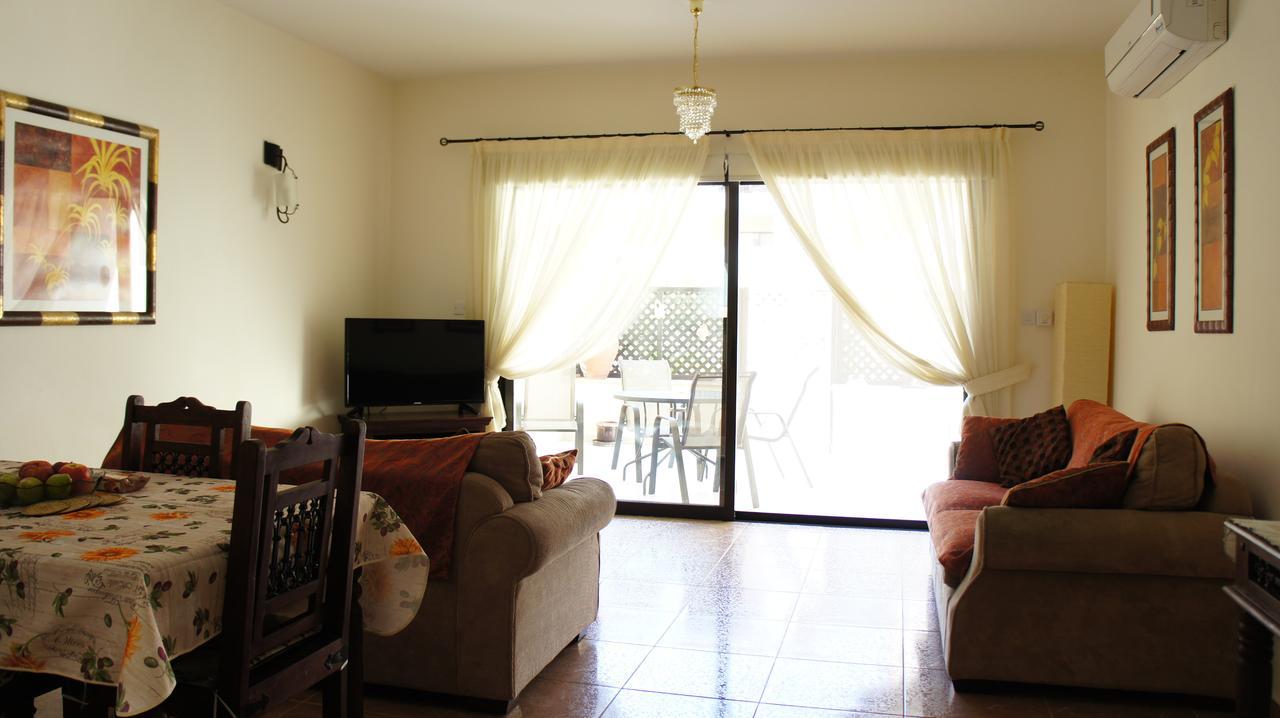 Townhouse Queens Gardens Paphos Esterno foto