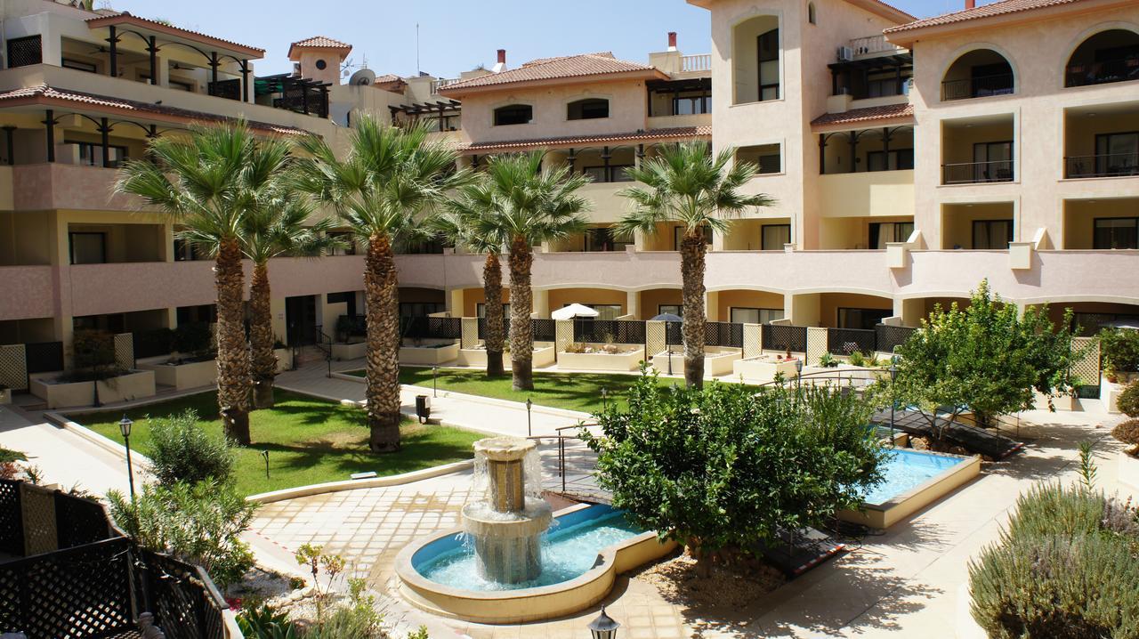 Townhouse Queens Gardens Paphos Esterno foto