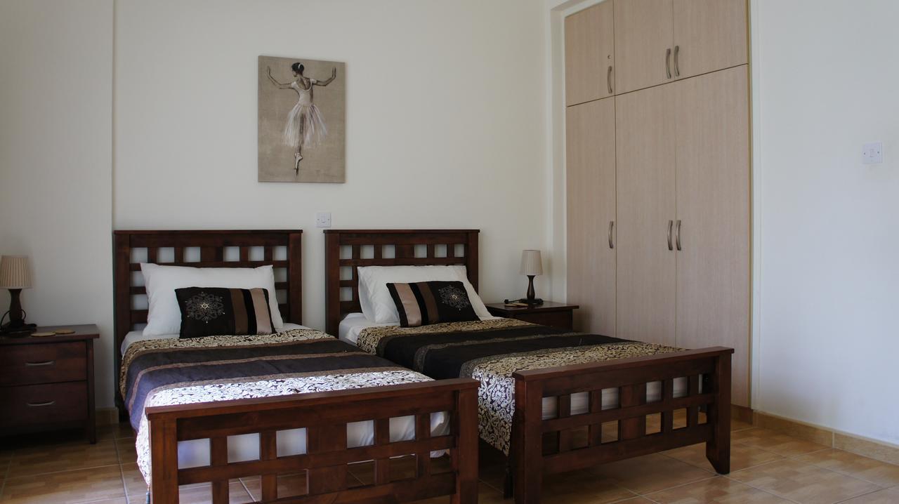Townhouse Queens Gardens Paphos Esterno foto